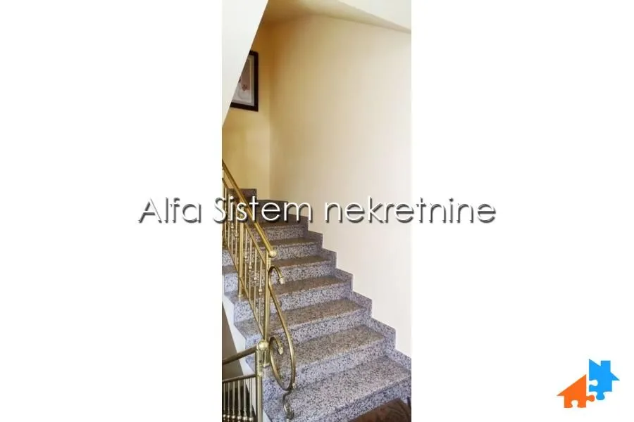 Rent, four bedroom apartment, 147m², Voždovac Sve Podlokacije, Beograd