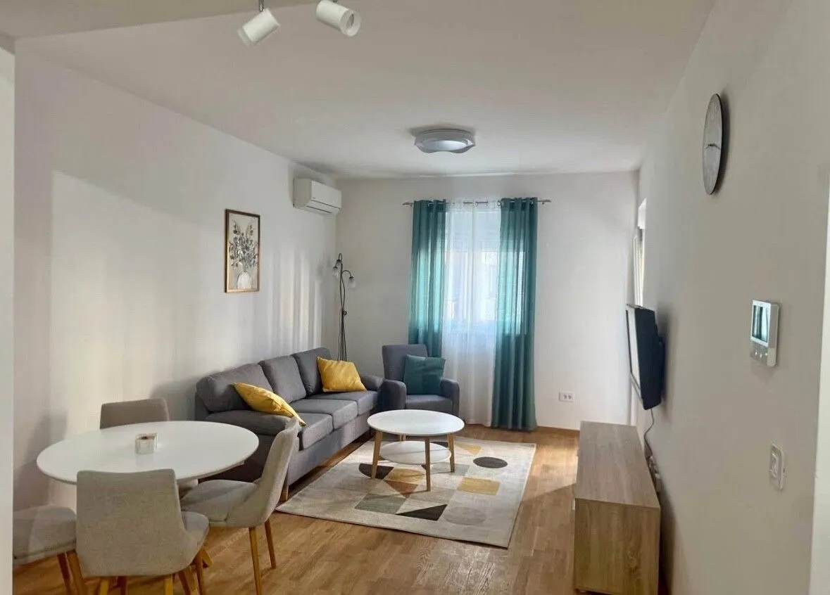 Izdavanje, jednosoban stan, 47m², Stari Aerodrom, Podgorica