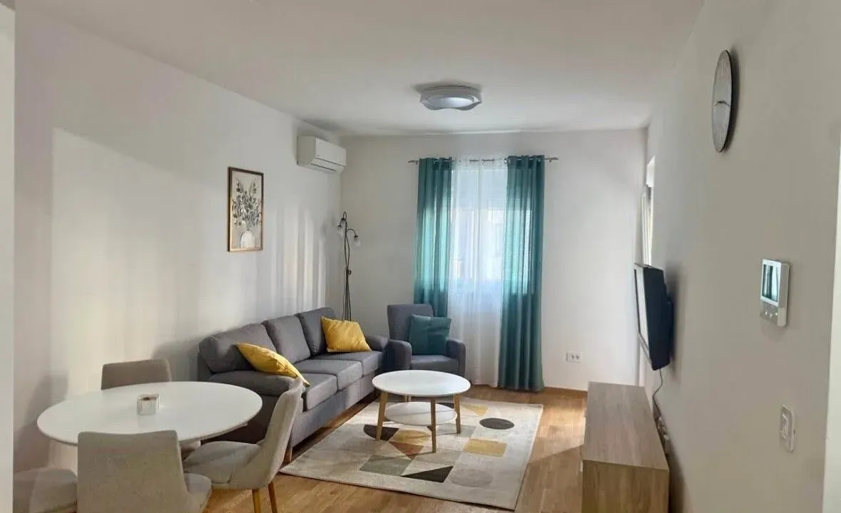 Izdavanje, jednosoban stan, 47m², Stari Aerodrom, Podgorica