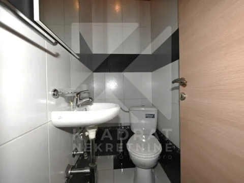 Izdavanje, dvosoban stan, 80m², 1 maj, Podgorica - image 12