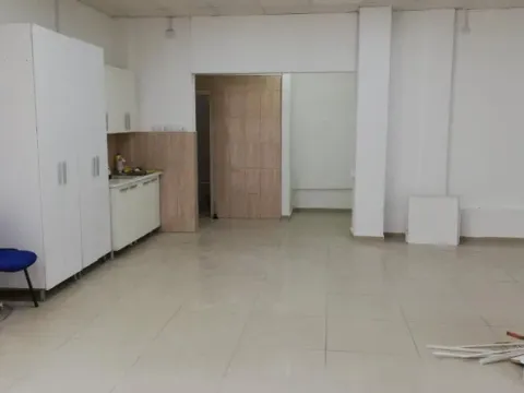 Izdavanje,  poslovni prostor, 96m2, Dom Zdravlja, Ćuprija