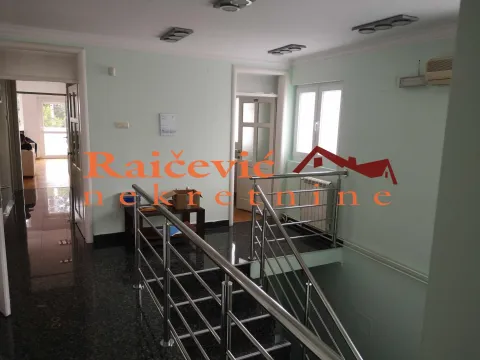 Prodaja, poslovni prostor, 299m², Lekino Brdo, Voždovac Sve Podlokacije - image 6