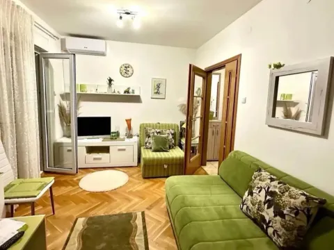 Rent, studio apartment, 29m², Blok 9, Podgorica - image 2