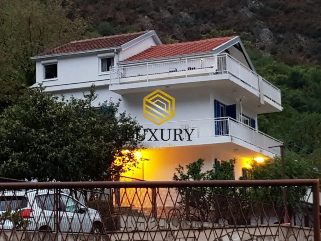 Rent, house, 240m², Škaljari, Kotor