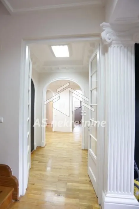 Izdavanje, kuća, 550m², Voždovac Sve Podlokacije, Beograd