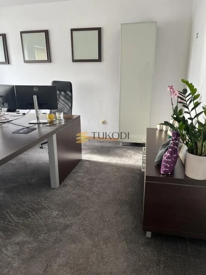 Rent, office space, 780m², Novo naselje, Novi Sad