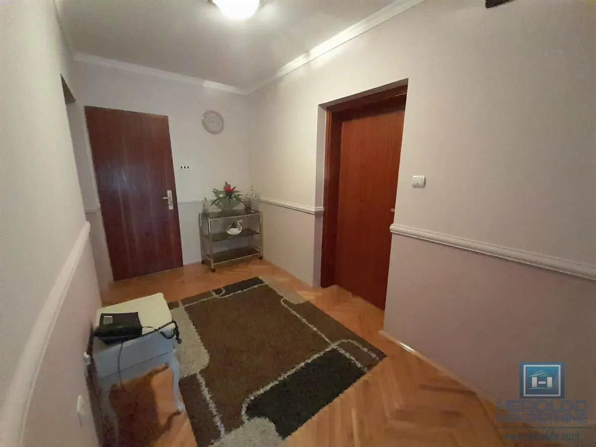 Sale, house, 180m², Centar, Ćuprija