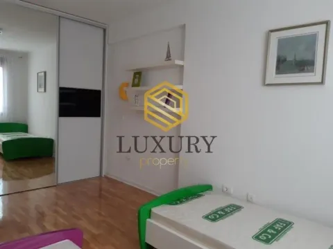 Izdavanje, dvosoban stan, 90m², Preko Morače, Podgorica - image 10