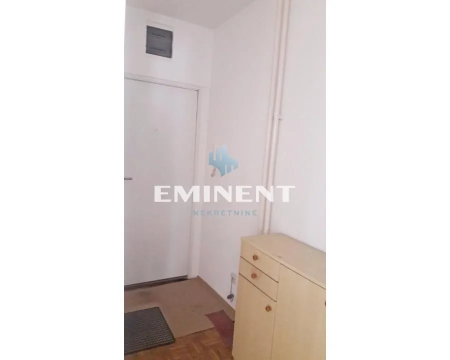 Izdavanje, trosoban stan, 72m², Novi Beograd Sve Podlokacije, Beograd