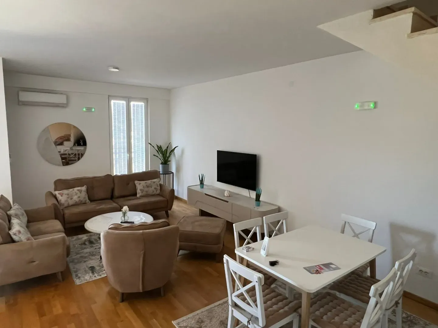 Sale, four bedroom apartment, 160m², Stari Aerodrom, Podgorica