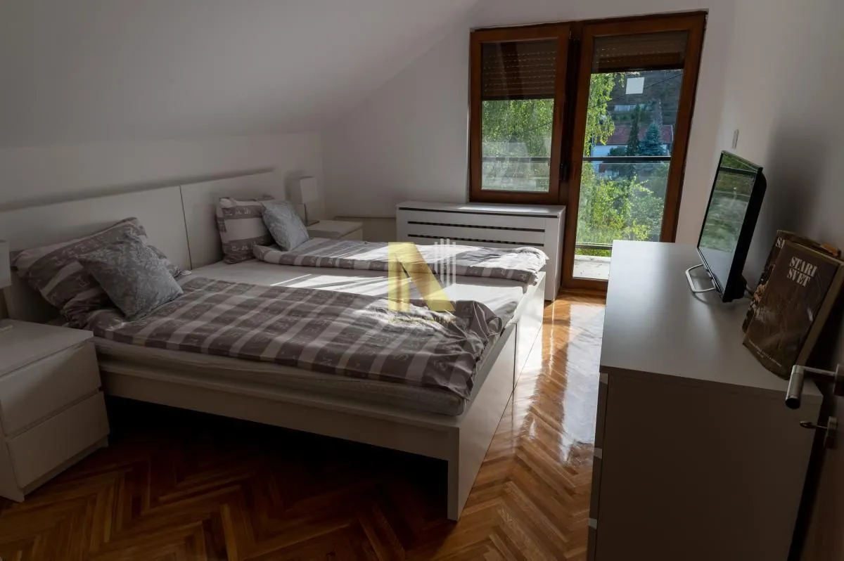 Izdavanje, kuća, 300m², Beočin, Srbija