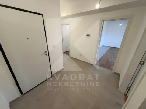 Prodaja, trosoban stan, 104m², Stari Aerodrom, Podgorica - image 17