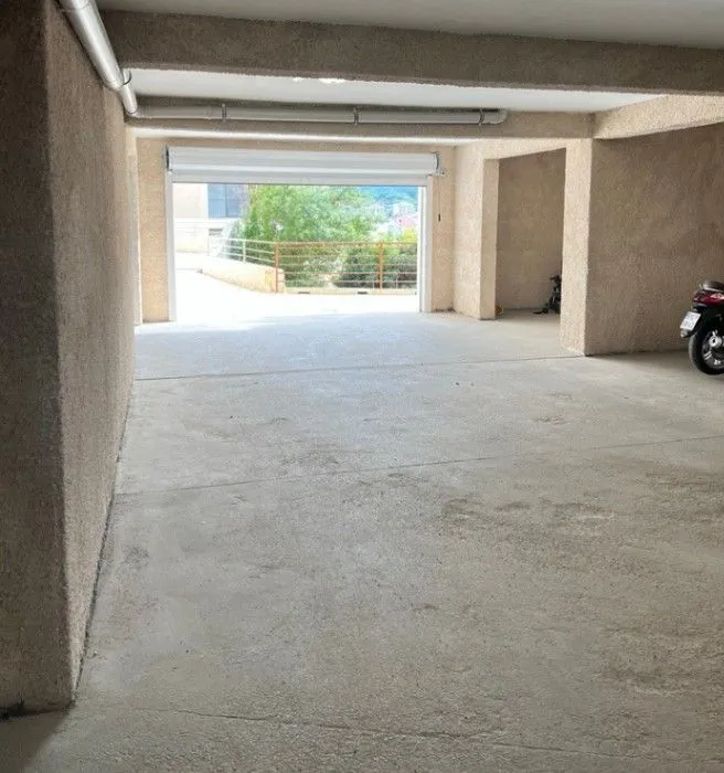 Prodaja, dvosoban stan, 85m², Dobrota, Kotor
