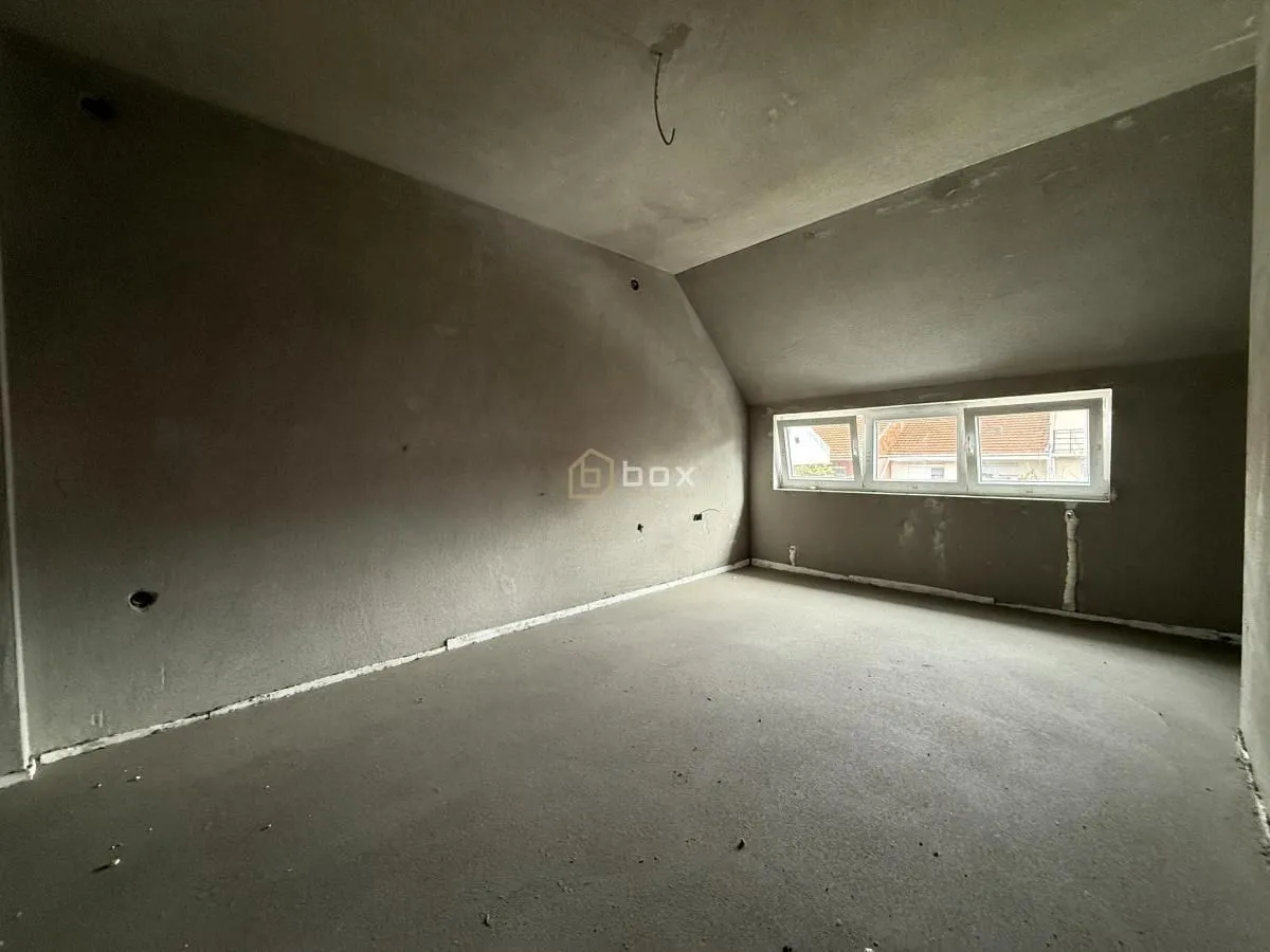 Prodaja, trosoban stan, 90m², Donja Vrežina, Niš