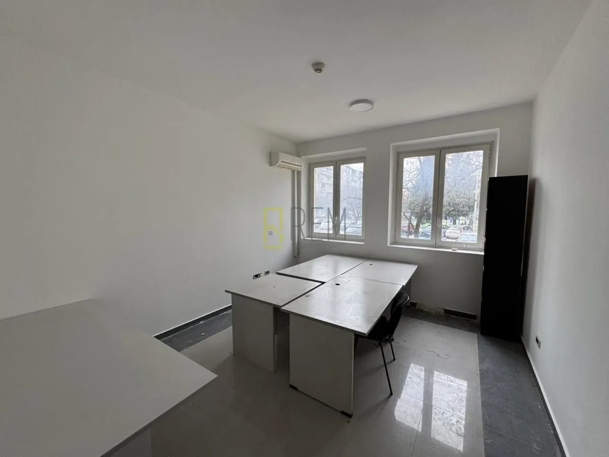 Rent, office space, 240m², Drač, Podgorica