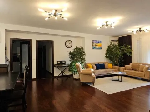 Prodaja, trosoban stan, 151m², Centar, Bar - image 4