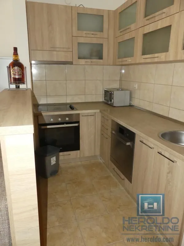 Prodaja, četvorosoban stan, 105m², Vašarište, Jagodina
