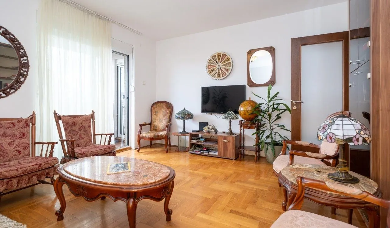 Izdavanje, trosoban stan, 97m², Pod Goricom, Podgorica