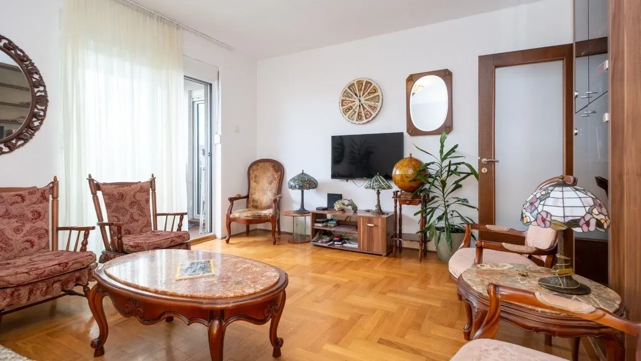 Izdavanje, trosoban stan, 97m², Pod Goricom, Podgorica