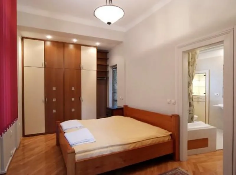 Izdavanje, stan, 160m², Stari Grad, Beograd