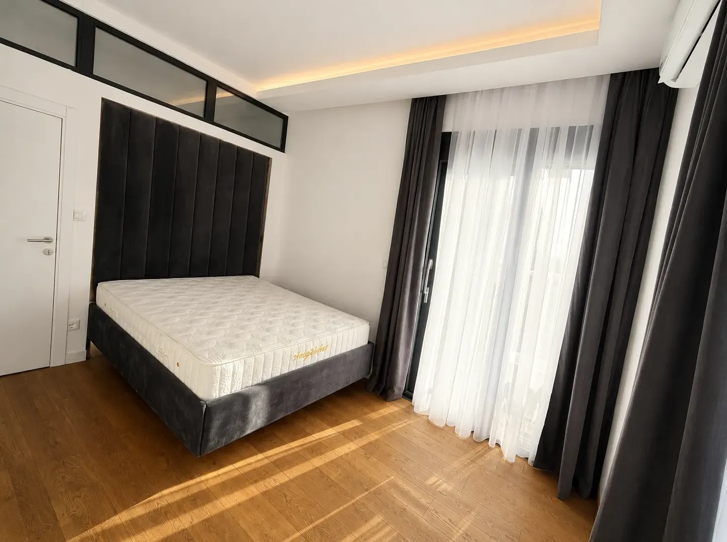 Prodaja, dvosoban stan, 77m², Soho City, Bar