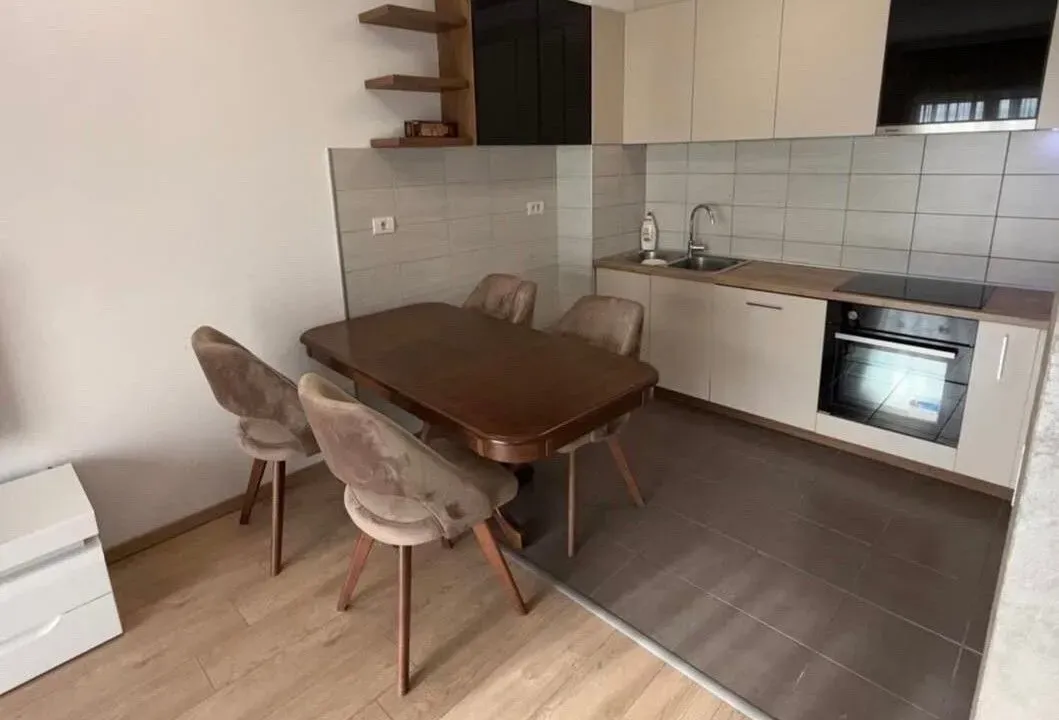 Izdavanje, dvosoban stan, 75m², City Kvart, Podgorica