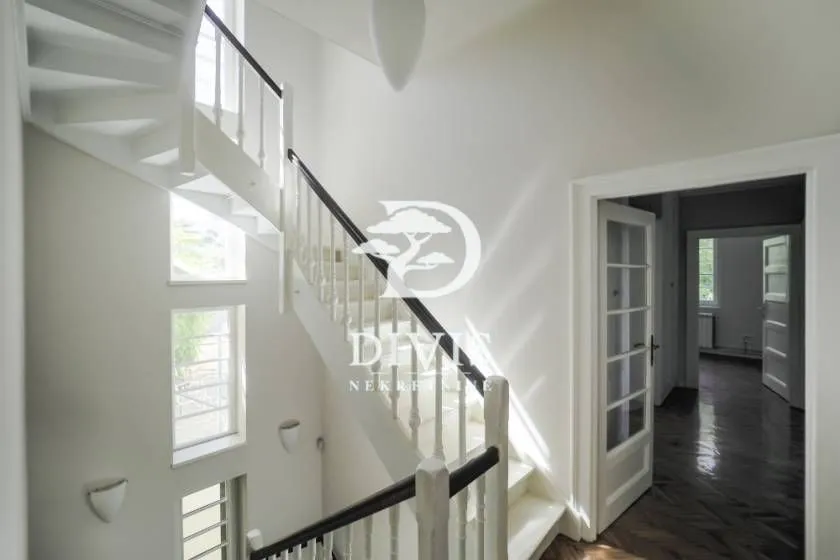 Rent, house, 340m², Dedinje Sve Podlokacije, Beograd
