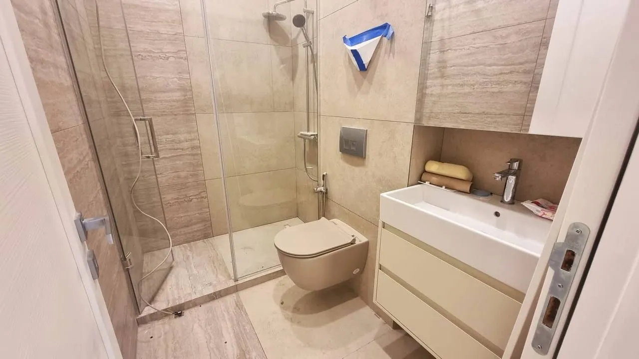Prodaja, dvosoban stan, 80m², Dobrota, Kotor