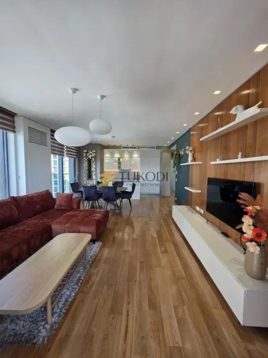 Izdavanje, četvorosoban stan, 138m², Savski Venac, Beograd