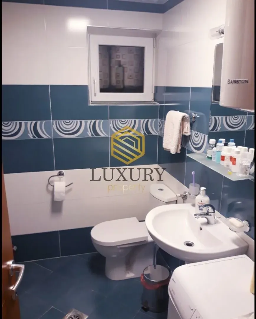 Izdavanje, dvosoban stan, 60m², Centar, Podgorica