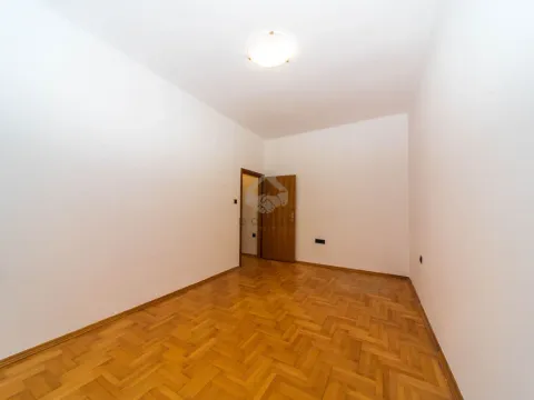 Izdavanje, poslovni prostor, 61m², Centar, Podgorica - image 8