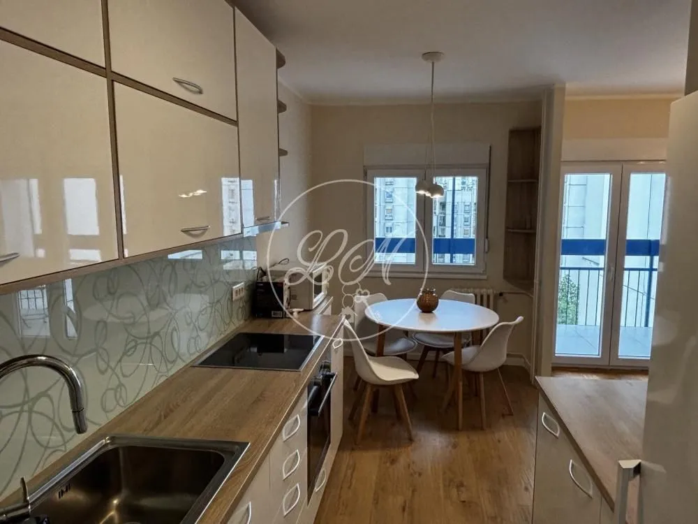 Izdavanje, trosoban stan, 84m², Novi Beograd Blok 64, Novi Beograd Sve Podlokacije