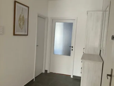 Izdavanje, dvosoban stan, 65m², Centar, Tivat - image 7