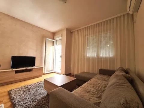 Izdavanje, stan, 120m2, Dalmatinska ulica, Podgorica Izdavanje, stan, 120m2, Dalmatinska ulica, Podgorica
