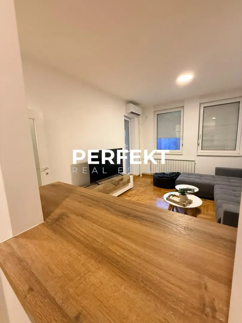 Izdavanje, jednosoban stan, 38m², Novi Beograd Blok 22, Novi Beograd Sve Podlokacije