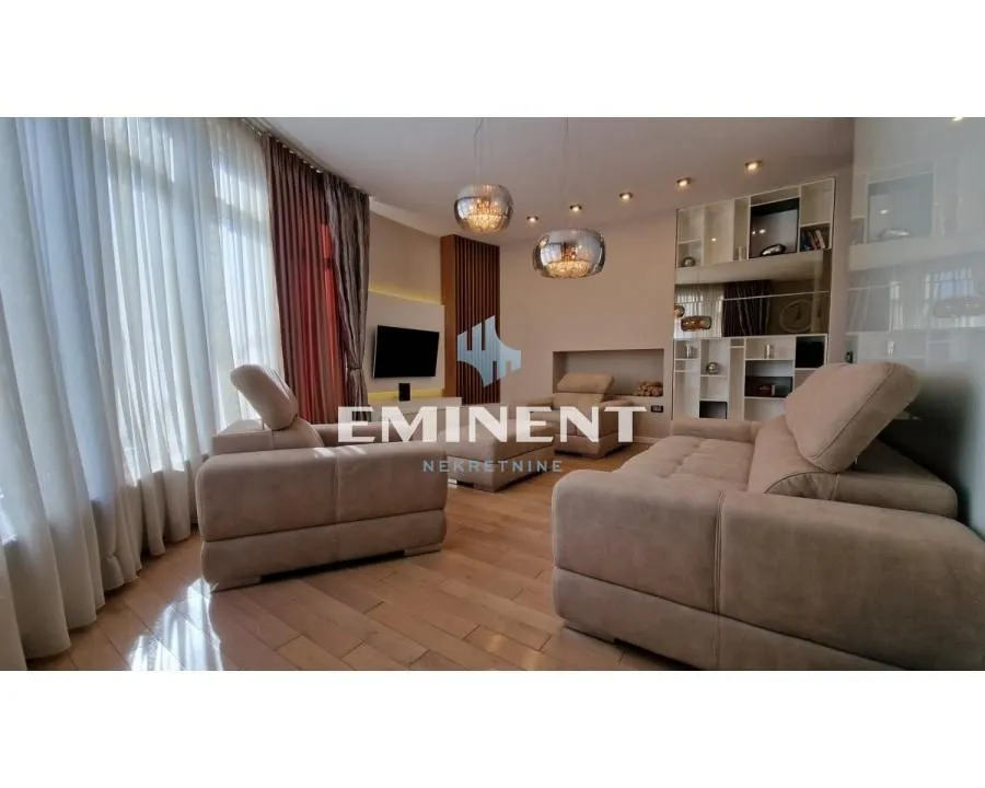 Sale, house, 345m², Surčin, Beograd