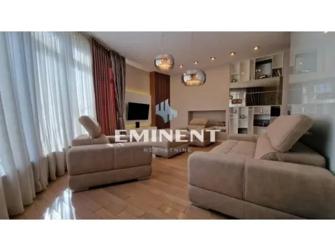 Prodaja, kuća, 345m², Surčin, Beograd