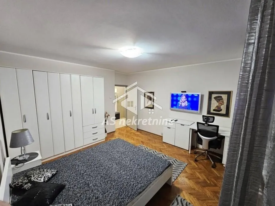 Izdavanje, dvosoban stan, 48m², Savski Venac, Beograd