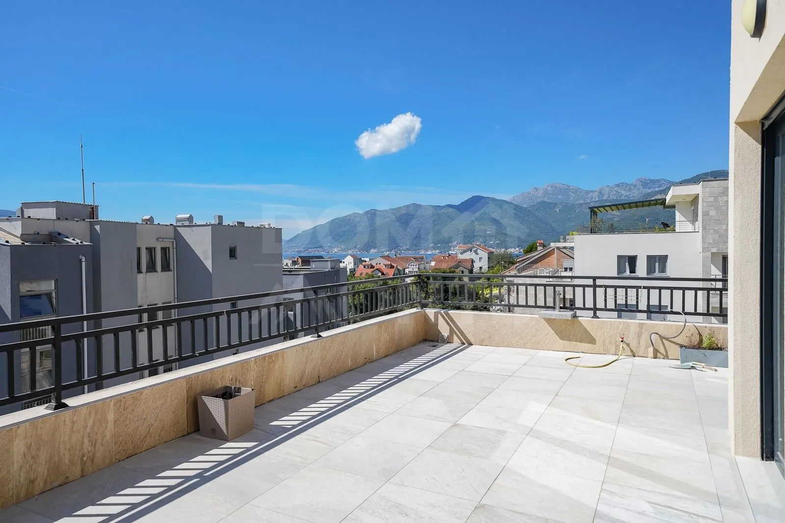 Rent, three bedroom apartment, 120m², Pod Kuk, Tivat