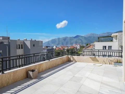 Rent, three bedroom apartment, 120m², Pod Kuk, Tivat - image 17