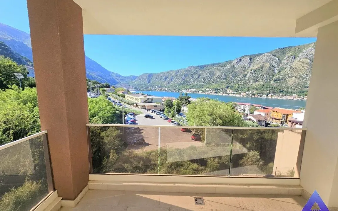 Sale, three bedroom apartment, 140m², Dobrota, Kotor