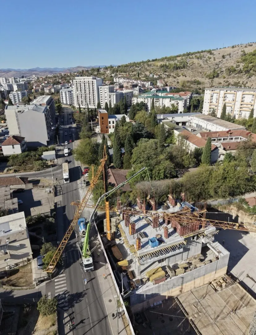Aerial view of a construction site and surrounding buildings.