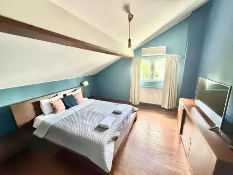Sale, four bedroom apartment, 136m², Autokomanda, Voždovac Sve Podlokacije - image 2