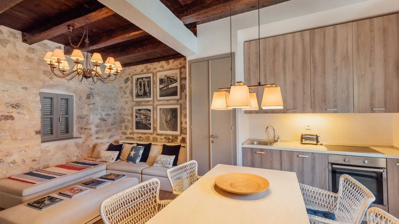 Rent, house, 90m², Muo, Kotor