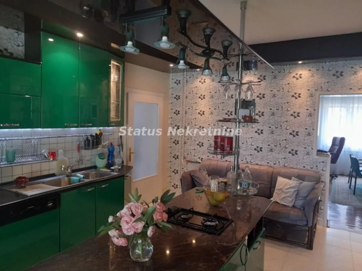 Prodaja, kuća, 274m², Temerin, Novi Sad