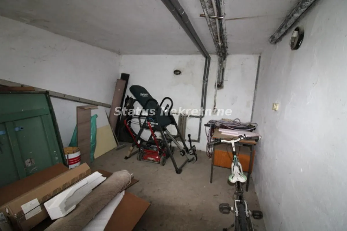 Prodaja, kuća, 330m², Čenej, Novi Sad Sve Podlokacije