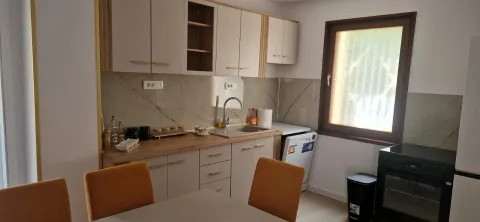 Izdavanje, dvosoban stan, 115m², Škaljari, Kotor - image 6