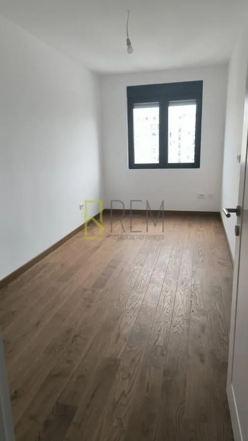 Prodaja, trosoban stan, 110m², Tološka šuma, Podgorica