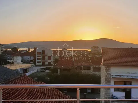 Izdavanje, stan, 100m², Tivat, Crna Gora - image 2