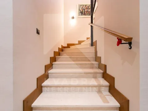 Izdavanje, kuća, 166m², Tološi, Podgorica - image 22